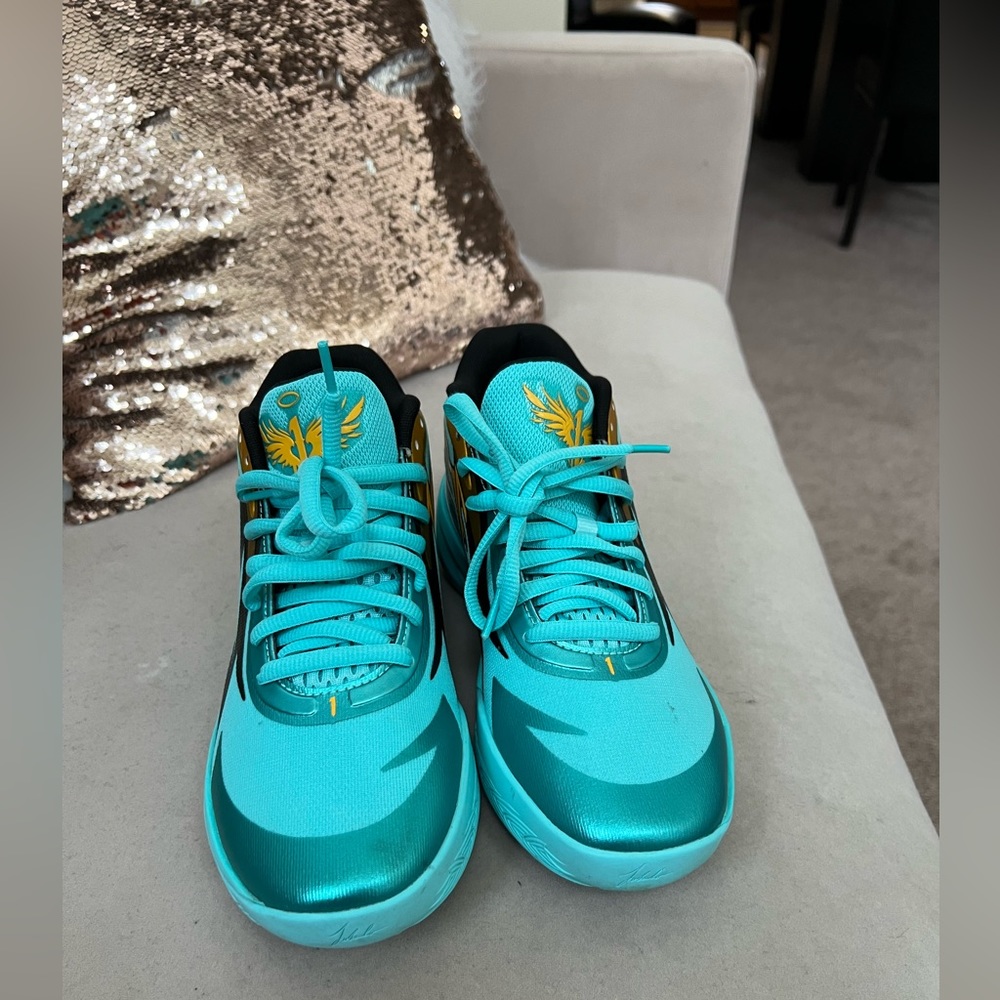 Boys puma melo sneakers size 6 1/2